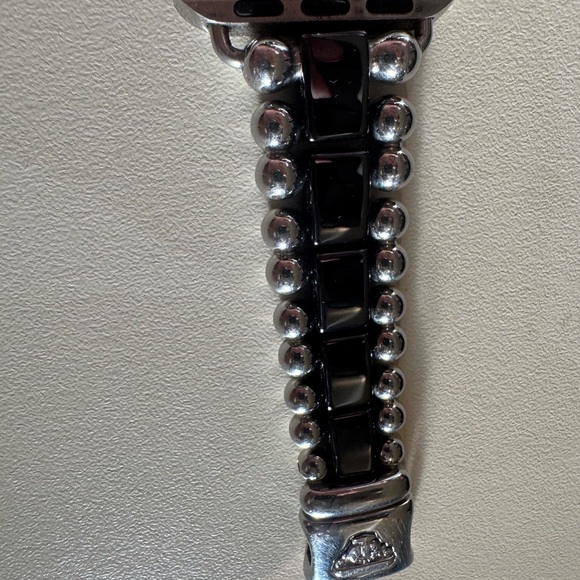 LAGOS black ceramic Apple Watch band make your Apple Watch a piece of jewelry - Picture 3 of 5